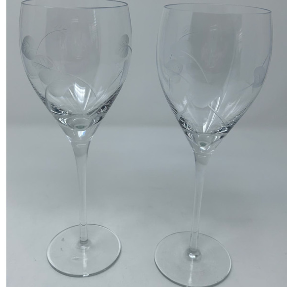 Etched Leaves Long Stem Wine Glass 9" Tall x 2 3/4" Wide - Picture 4 of 6